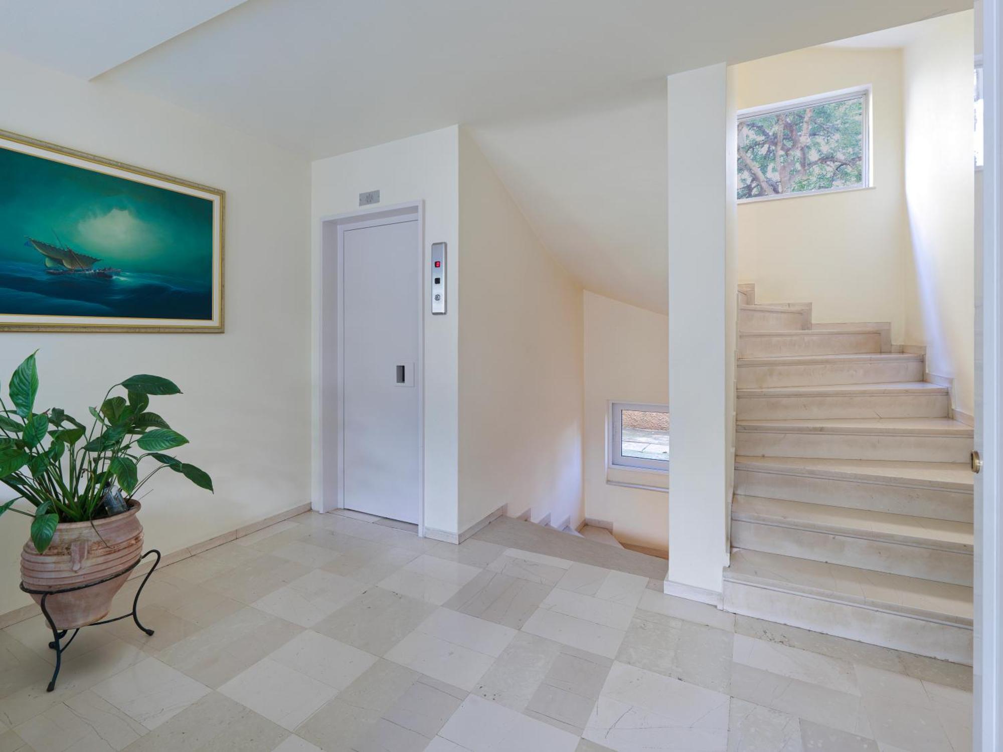 Penthouse & Near Glyfada - Free Parking Athene